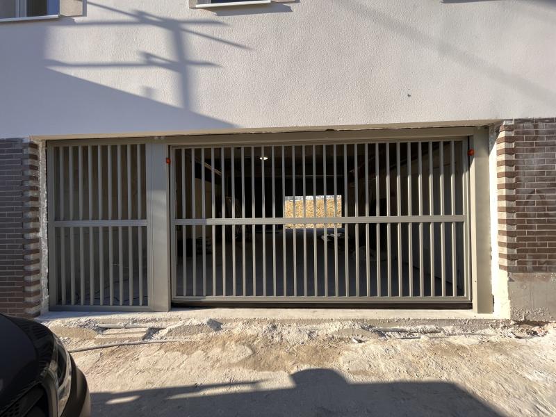 Porte de garage de logement 